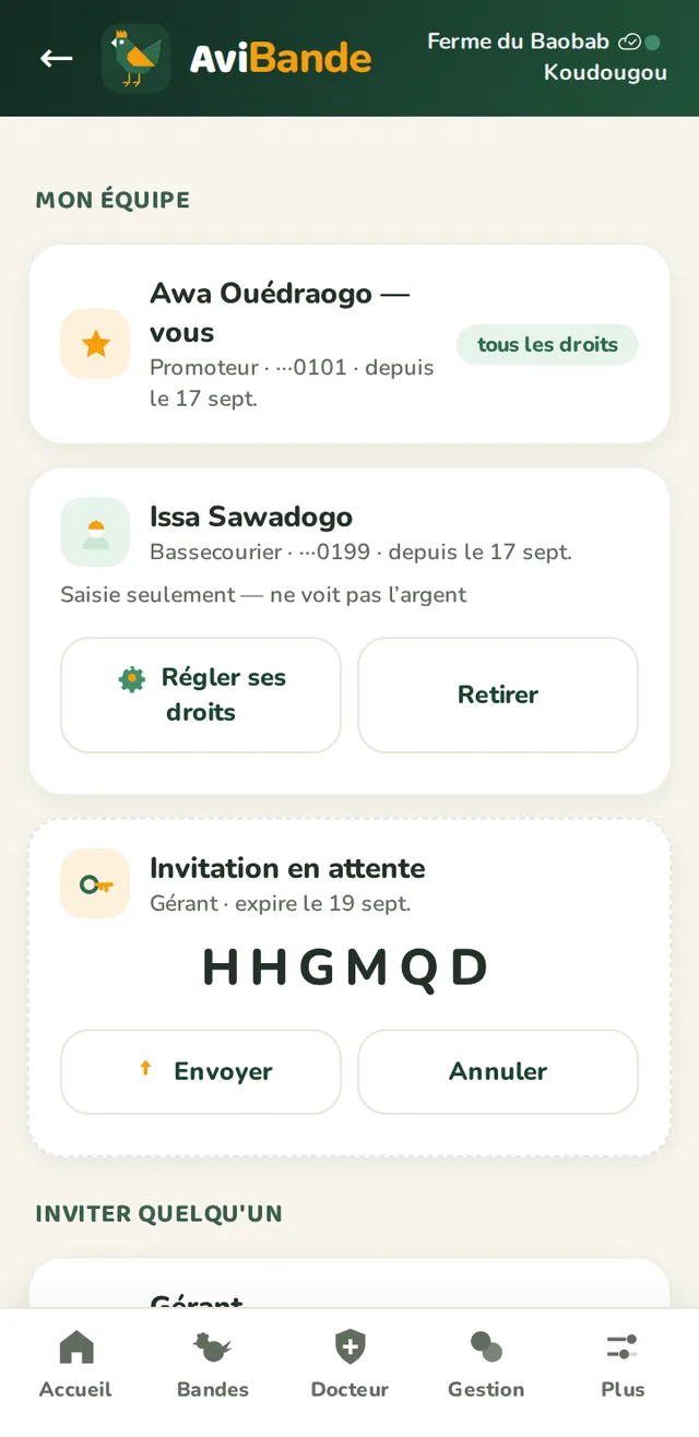 Écran Mon équipe : les membres avec leur rôle et leurs droits, une invitation en attente