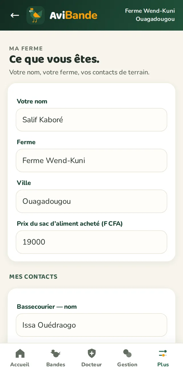 Réglages de la ferme : nom, ville, prix du sac, contacts du bassecourier et du vétérinaire